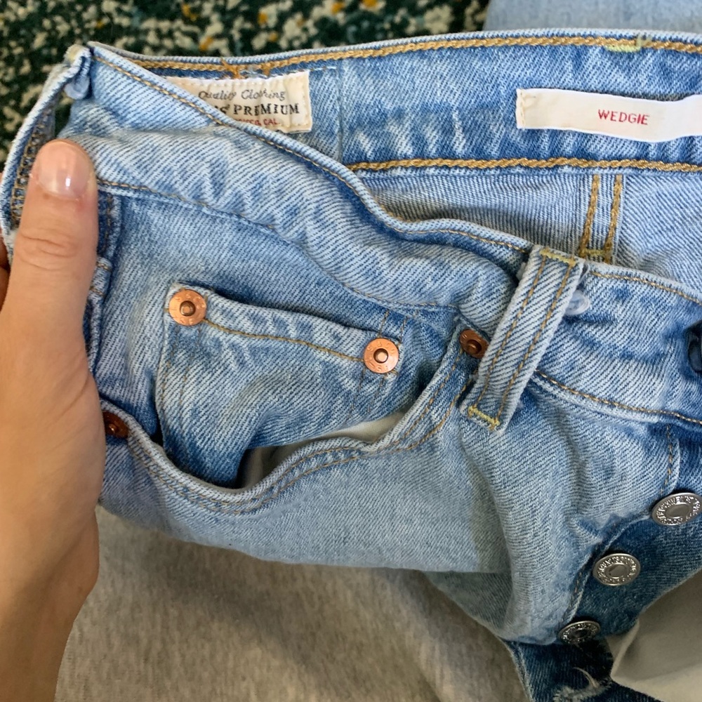 Levi’s Wedgie Jeans - Picture 7 of 7